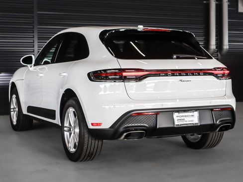 Used 2025 Porsche Macan image 3