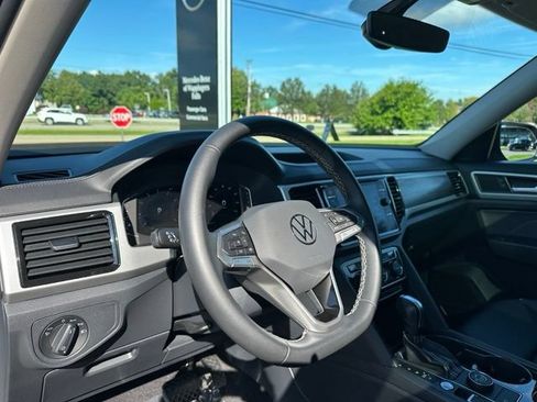 Used 2023 Volkswagen Atlas SE AWD/4WD image 15