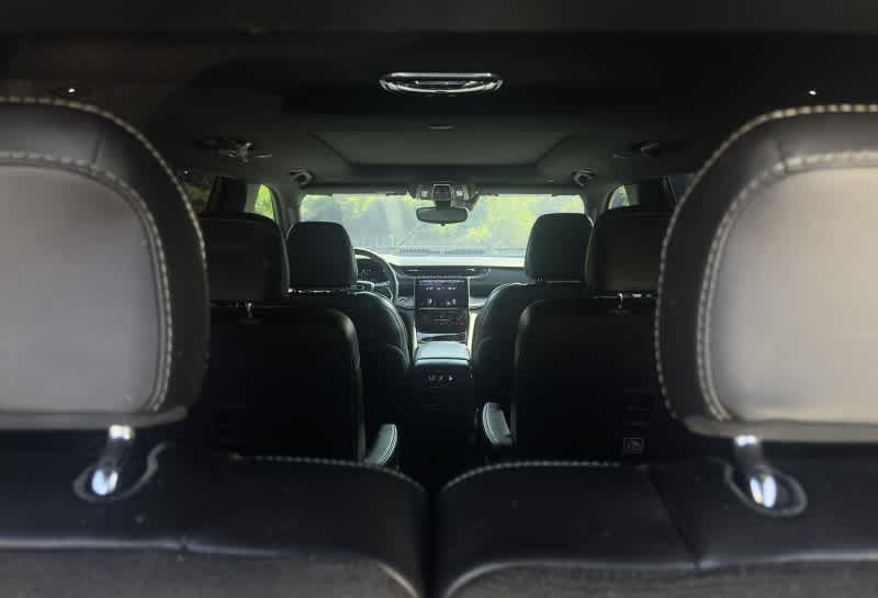 Used 2024 Jeep Grand Cherokee L Limited w/ Black Appearance Package RWD image 11