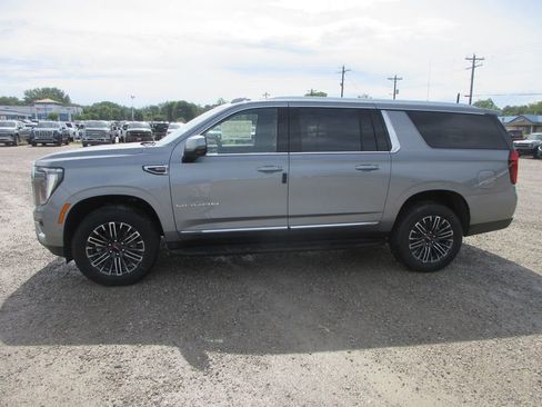 New 2026 GMC Yukon XL Elevation w/ Elevation Premium Package AWD/4WD image 7