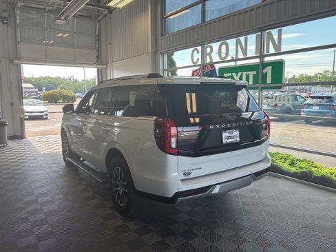 Used 2025 Ford Expedition Platinum AWD/4WD image 5