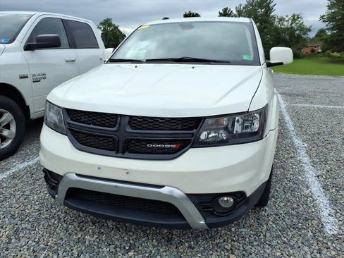 Used 2020 Dodge Journey Crossroad FWD image 4