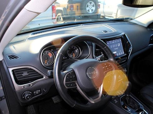 Used 2020 Jeep Cherokee Limited image 32