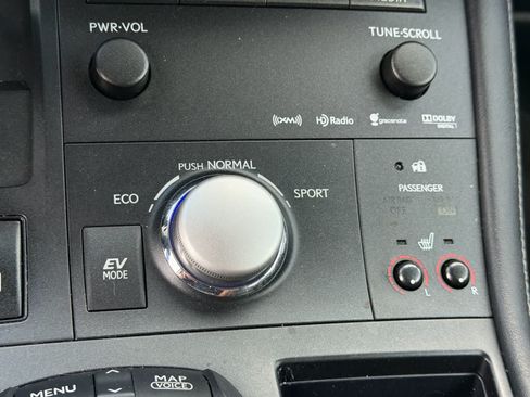 Used 2013 Lexus CT 200h w/ Premium Pkg w/Navigation FWD image 17