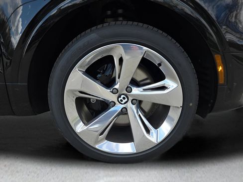 New 2025 Bentley Bentayga image 13