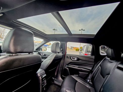 Used 2024 Jeep Compass Latitude w/ Sun and Sound Group image 16