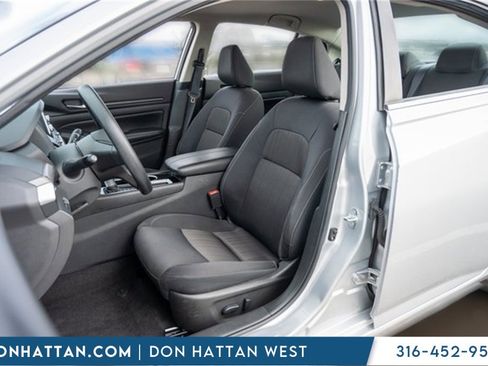 Used 2024 Nissan Altima 2.5 SV image 4