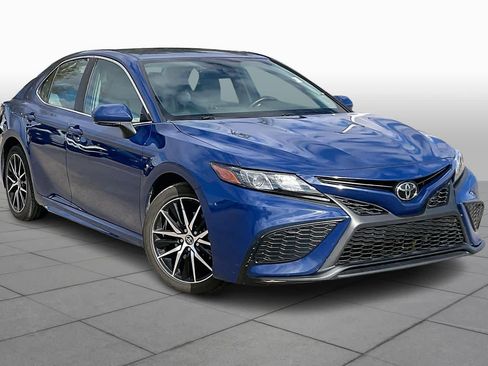 Used 2024 Toyota Camry SE image 2