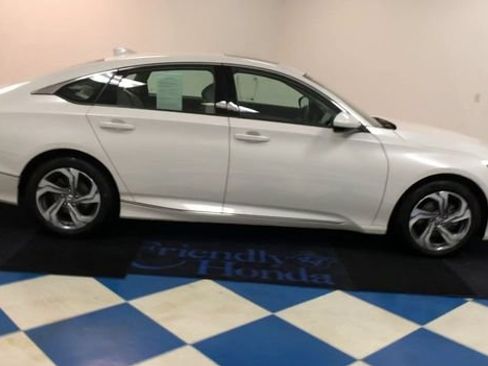 Used 2018 Honda Accord EX image 9