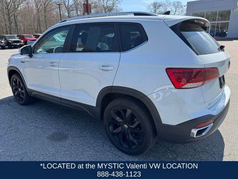 Certified 2023 Volkswagen Taos SE w/ Panoramic Sunroof Package AWD/4WD image 8