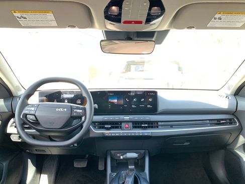 Used 2025 Kia K4 FWD image 32
