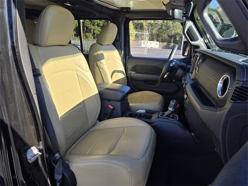 Used 2018 Jeep Wrangler Unlimited Sahara image 20