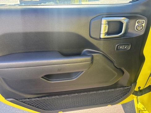 Certified 2024 Jeep Gladiator Sport image 13