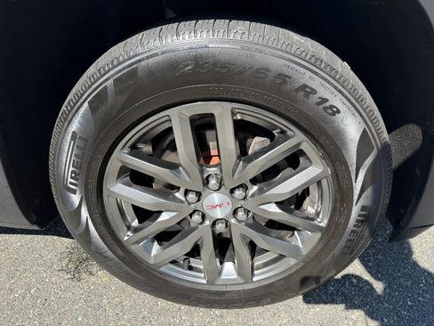 Used 2017 GMC Acadia SLT AWD/4WD image 9