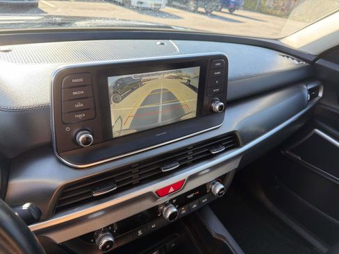 Used 2021 Kia Telluride LX image 9