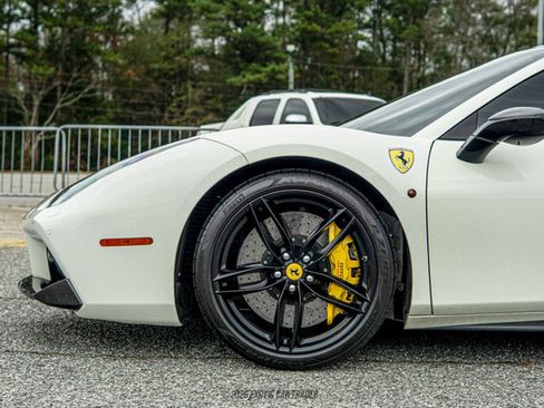 Used 2017 Ferrari 488 Spider image 4