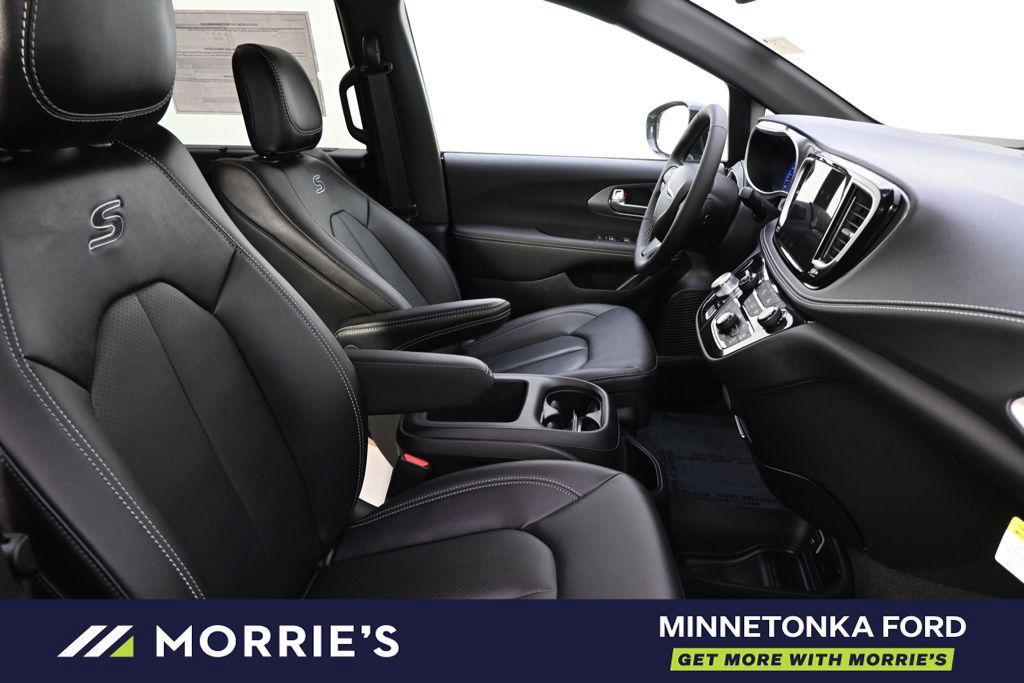Used 2026 Chrysler Pacifica Select w/ S Appearance Package FWD image 17