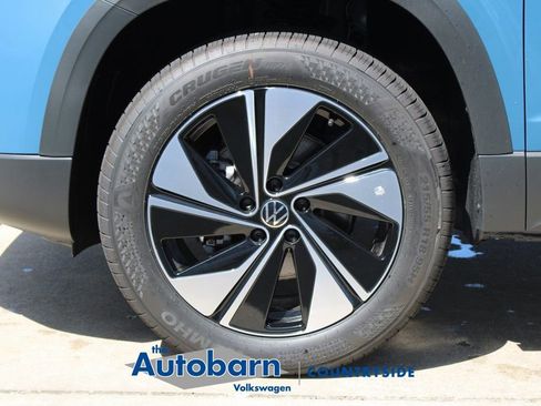 Used 2025 Volkswagen Taos SE AWD/4WD image 21