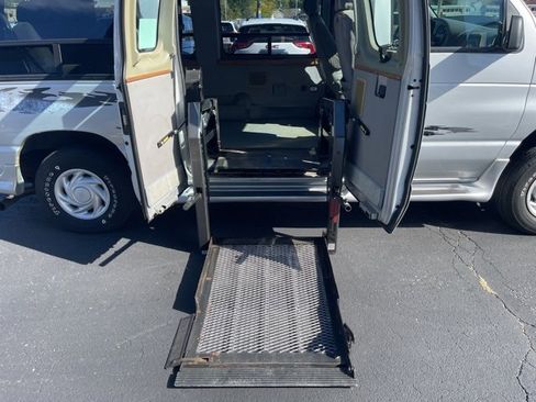 Used 2002 Ford E-150 and Econoline 150 image 3