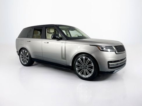 Used 2024 Land Rover Range Rover SE AWD/4WD image 3