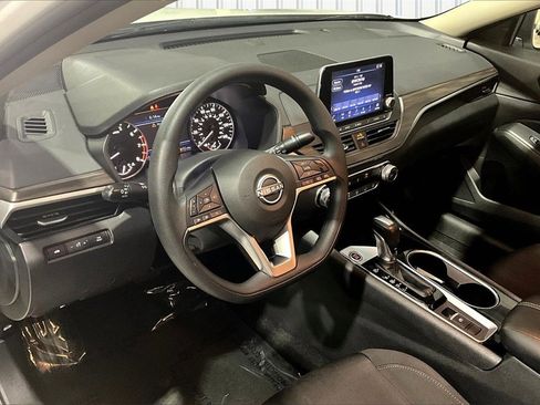 Used 2024 Nissan Altima 2.5 SV image 17