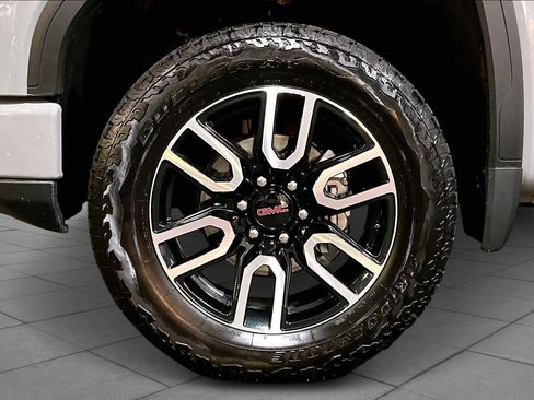 Used 2025 GMC Sierra 1500 AT4 w/ Technology Package image 11