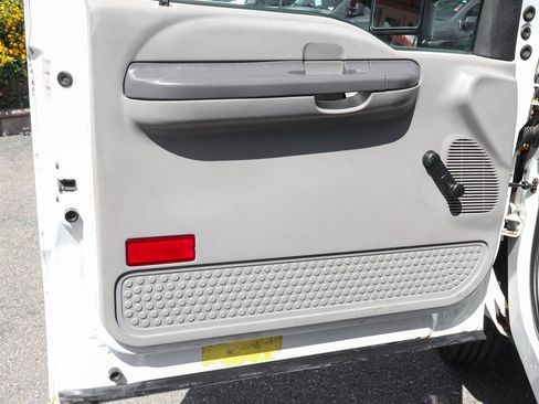 Used 2001 Ford F550 2WD Regular Cab Super Duty image 14