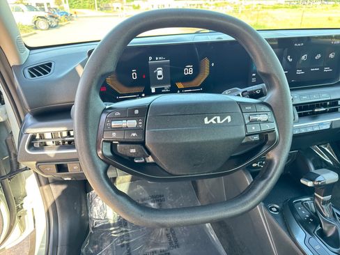 Used 2025 Kia K4 FWD image 14