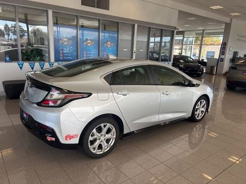 Used 2018 Chevrolet Volt Premier FWD image 9
