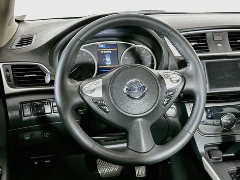 Used 2019 Nissan Sentra SV FWD image 17