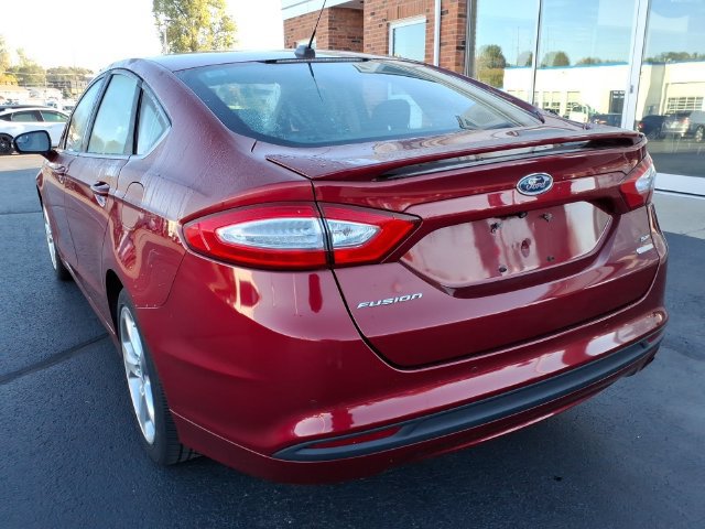 Used 2016 Ford Fusion SE FWD image 6