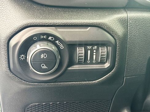 Used 2021 Jeep Gladiator Willys image 10