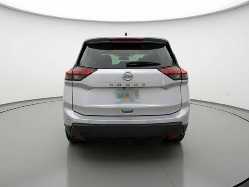 Used 2025 Nissan Rogue SV image 7