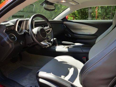 Used 2010 Chevrolet Camaro SS w/ RS Package RWD image 15