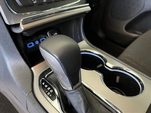 Used 2021 Jeep Grand Cherokee Laredo image 16