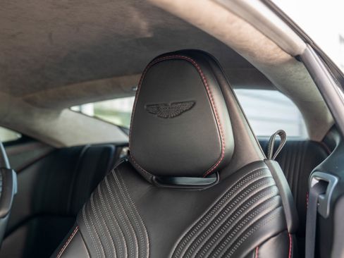 Used 2019 Aston Martin DB11 Coupe image 5