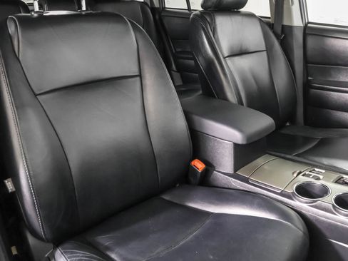 Used 2012 Toyota Highlander SE w/ Tow Pkg image 48