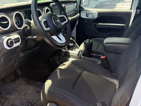 Certified 2021 Jeep Gladiator Sport AWD/4WD image 2