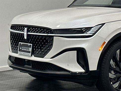 Used 2026 Lincoln Nautilus Reserve w/ Jet Appearance Package image 2