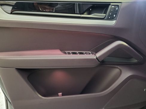 Certified 2026 Porsche Cayenne S AWD/4WD image 18