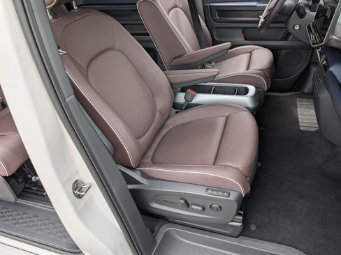 Used 2025 Volkswagen ID. Buzz Pro S RWD image 20