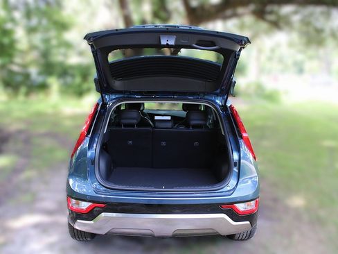 New 2025 Kia Niro EX Touring image 9