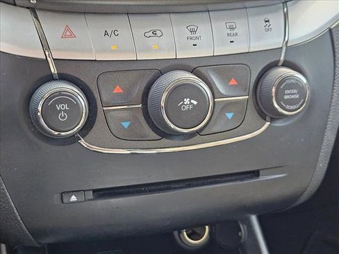 Used 2018 Dodge Journey SXT w/ Connectivity Group FWD image 9