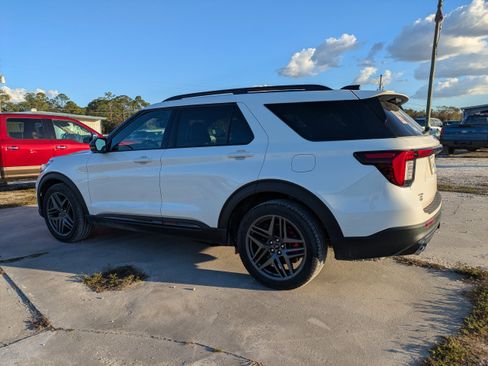 Used 2025 Ford Explorer ST AWD/4WD image 6