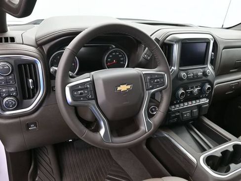 Used 2022 Chevrolet Silverado 1500 LTZ w/ Technology Package AWD/4WD image 24