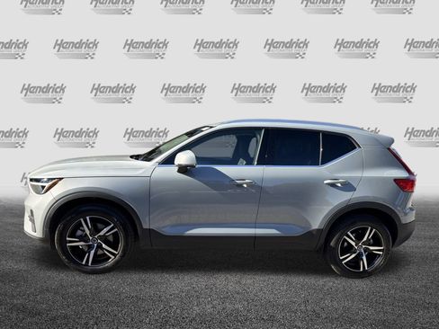 Certified 2025 Volvo XC40 B5 Core image 7