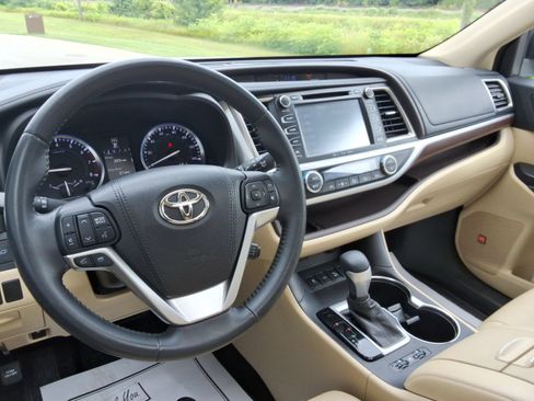 Used 2016 Toyota Highlander Limited AWD/4WD image 12