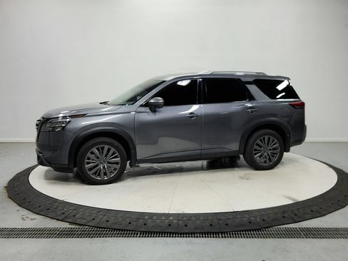 Used 2025 Nissan Pathfinder SL w/ SL Premium Package FWD image 5