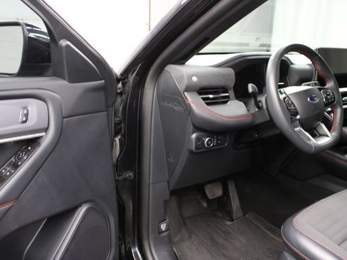 Used 2025 Ford Explorer ST-Line w/ ST-Line Street Pack AWD/4WD image 58