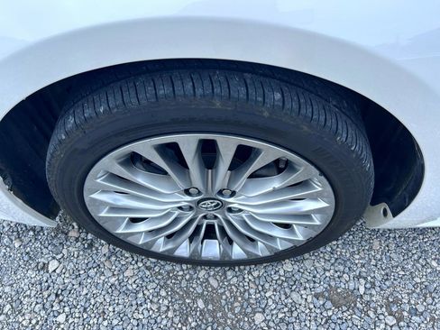Used 2018 Toyota Avalon Limited FWD image 22
